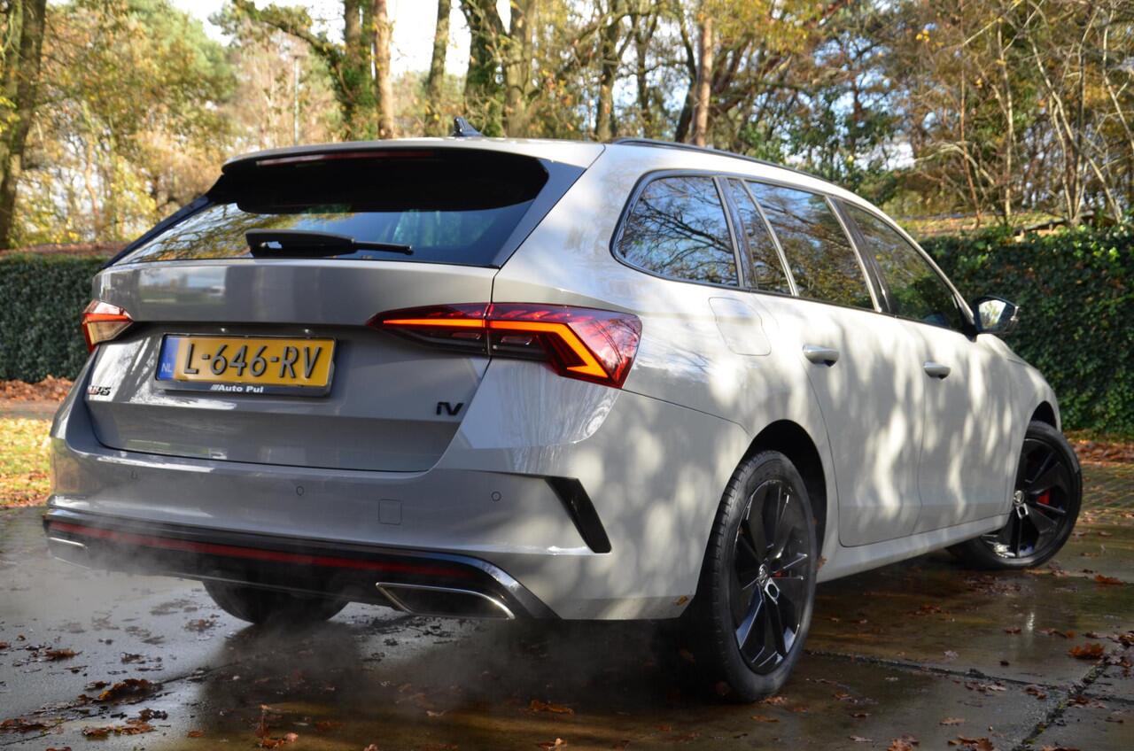 Skoda OCTAVIA Combi 1.4 TSI RS iV PHEV Business Automaat/Led/Navi/Pdc/Ecc/Stoelverwarming/Virtueel dashboard/Privacy-Glass/Cr-Controle/18-Inch Lmv/RS uitvoering