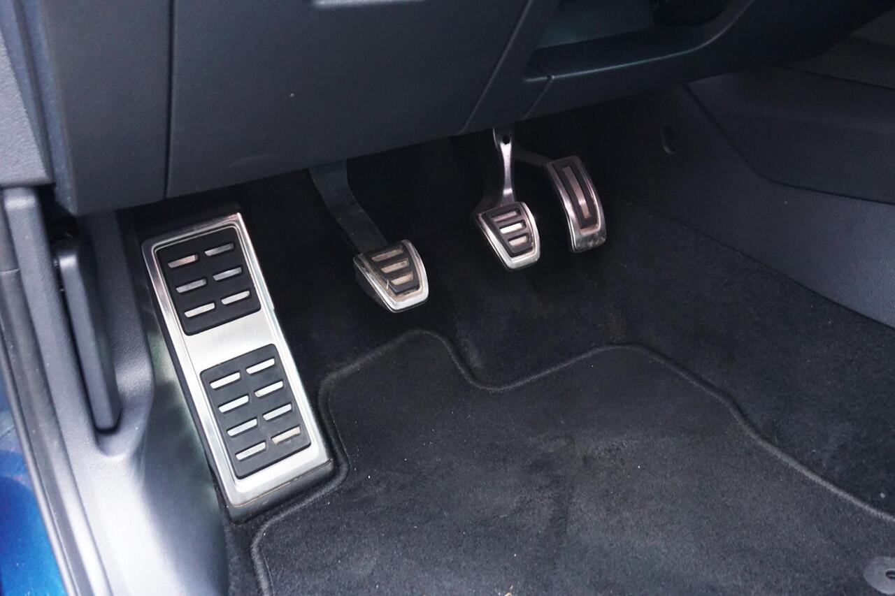 Skoda OCTAVIA 1.0 TSI Sport Business/Trekhaak/17Inch.LMV/ Digitaal Dashboard.