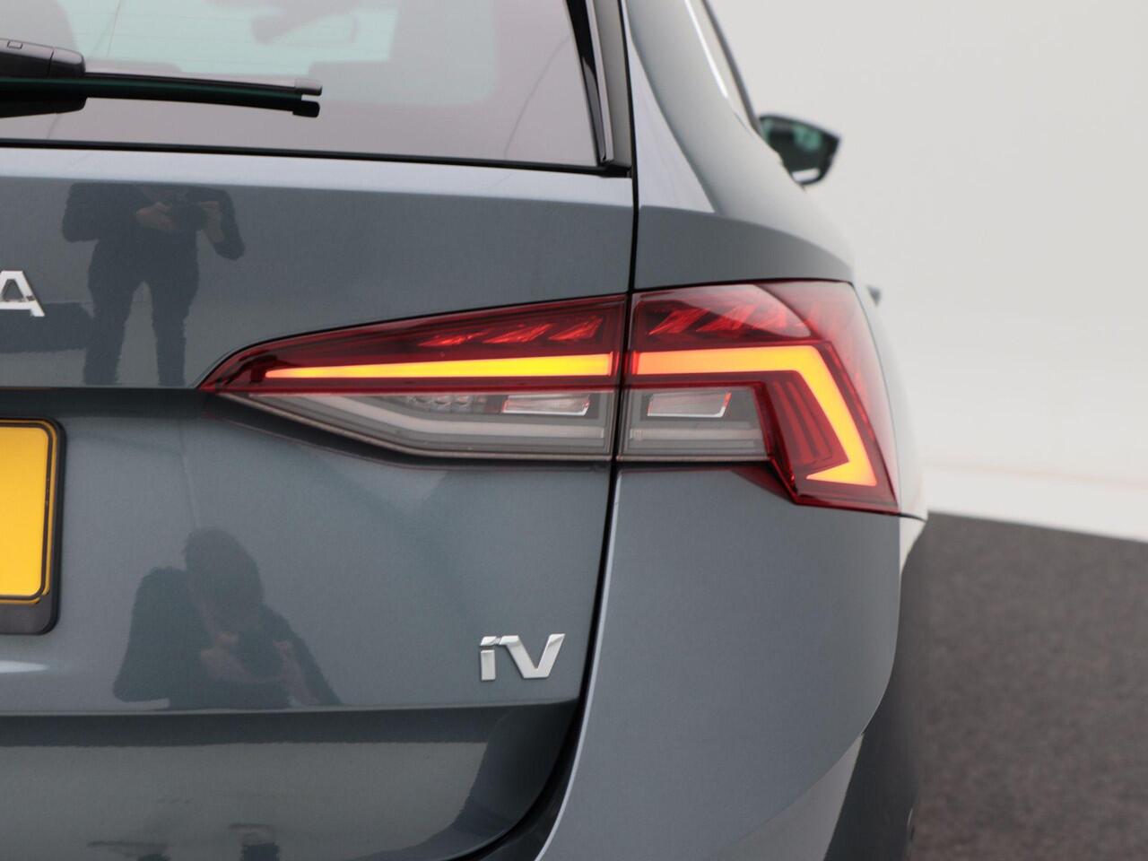 Skoda OCTAVIA Combi 1.4 TSi iV 204 Pk Automaat PHEV Business Edition+ | LED Matrix | Head-Up | Navi | Camera | Climate 3-Zone | Stoelverwarming | 18 Inch | 61.592 Km!!