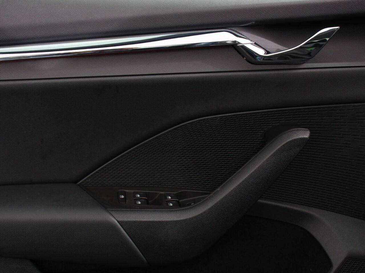 Skoda OCTAVIA Combi 1.0 e-TSI 110pk DSG Style | Navigatie | Apple Carplay/Android Auto| Parkeersensoren | Adaptive Cruise Control | Stoelverwarming | Lane Assist | Attention Assist | Ledverlichting | Afneembare trekhaak | Climatronic | Virtual Cockpit