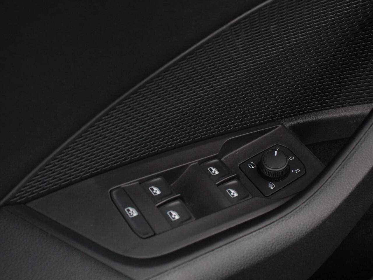 Skoda OCTAVIA Combi 1.0 e-TSI 110pk DSG Style | Navigatie | Apple Carplay/Android Auto| Parkeersensoren | Adaptive Cruise Control | Stoelverwarming | Lane Assist | Attention Assist | Ledverlichting | Afneembare trekhaak | Climatronic | Virtual Cockpit