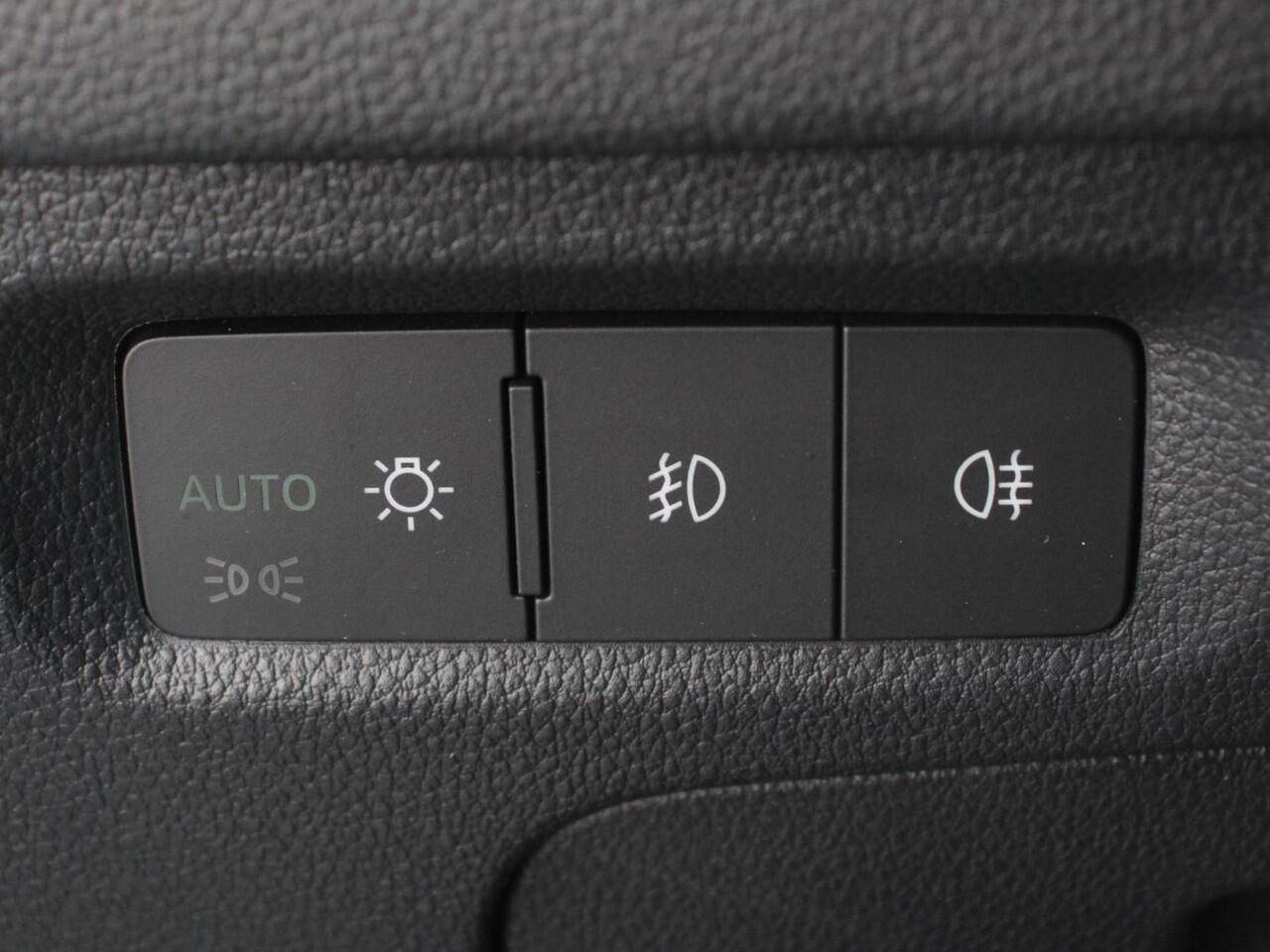 Skoda OCTAVIA Combi 1.0 e-TSI 110pk DSG Style | Navigatie | Apple Carplay/Android Auto| Parkeersensoren | Adaptive Cruise Control | Stoelverwarming | Lane Assist | Attention Assist | Ledverlichting | Afneembare trekhaak | Climatronic | Virtual Cockpit