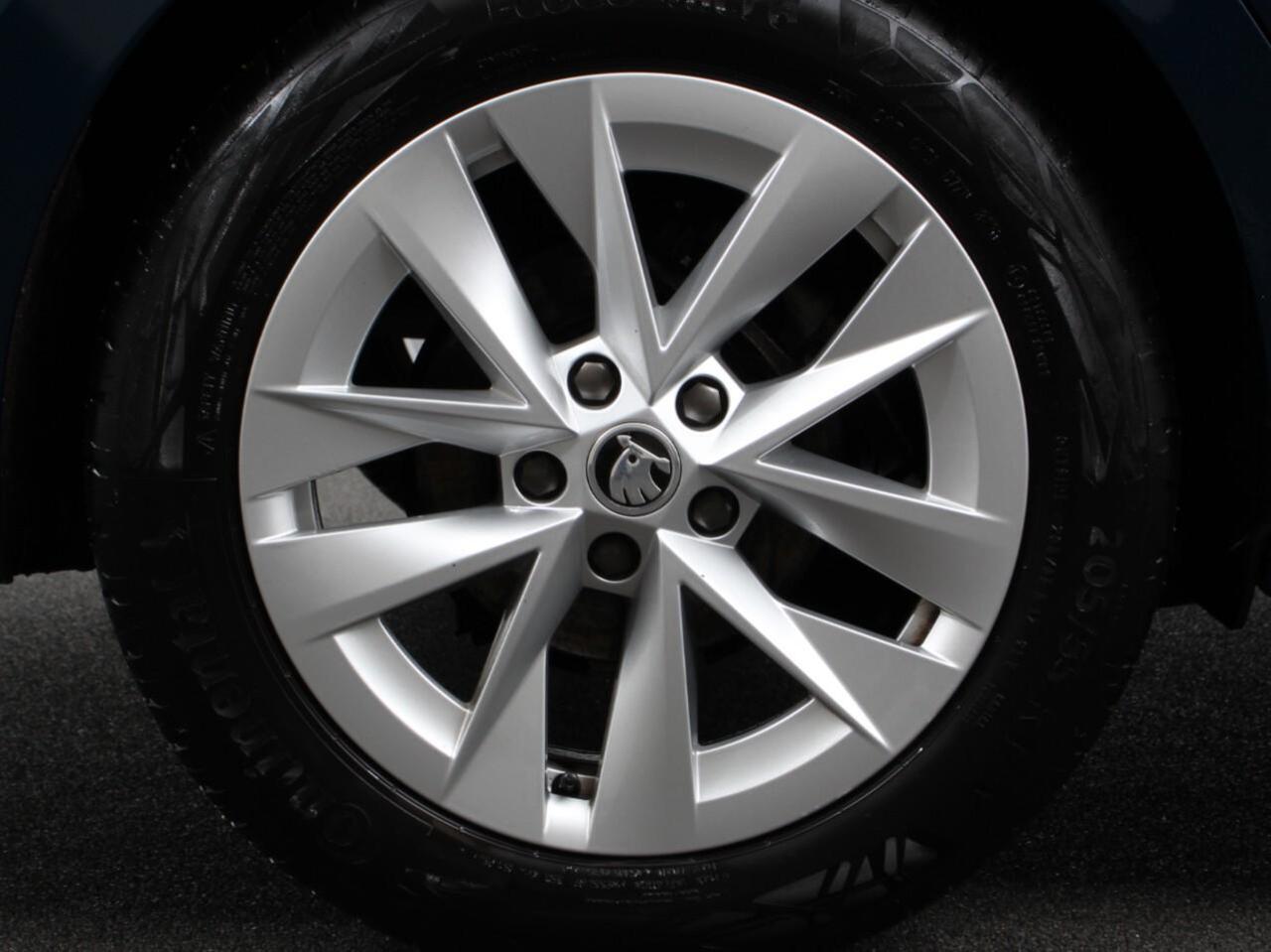 Skoda OCTAVIA Combi 1.0 e-TSI 110pk DSG Style | Navigatie | Apple Carplay/Android Auto| Parkeersensoren | Adaptive Cruise Control | Stoelverwarming | Lane Assist | Attention Assist | Ledverlichting | Afneembare trekhaak | Climatronic | Virtual Cockpit