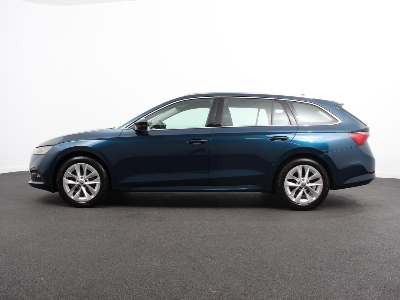 Skoda OCTAVIA Combi 1.0 e-TSI 110pk DSG Style | Navigatie | Apple Carplay/Android Auto| Parkeersensoren | Adaptive Cruise Control | Stoelverwarming | Lane Assist | Attention Assist | Ledverlichting | Afneembare trekhaak | Climatronic | Virtual Cockpit