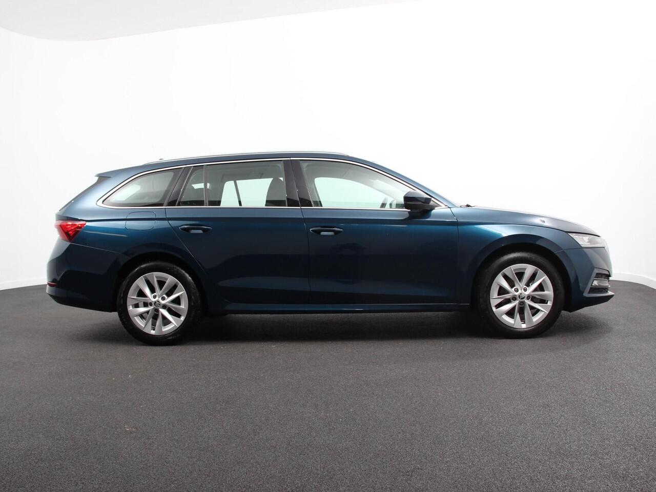 Skoda OCTAVIA Combi 1.0 e-TSI 110pk DSG Style | Navigatie | Apple Carplay/Android Auto| Parkeersensoren | Adaptive Cruise Control | Stoelverwarming | Lane Assist | Attention Assist | Ledverlichting | Afneembare trekhaak | Climatronic | Virtual Cockpit
