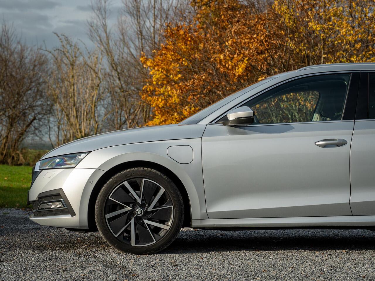 Skoda OCTAVIA Combi 1.4 TSI iV PHEV Business Edition Plus // panorama dak