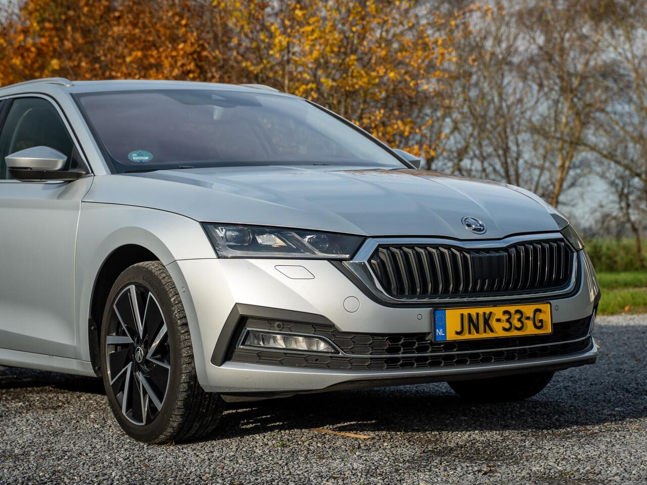 Skoda OCTAVIA Combi 1.4 TSI iV PHEV Business Edition Plus // panorama dak