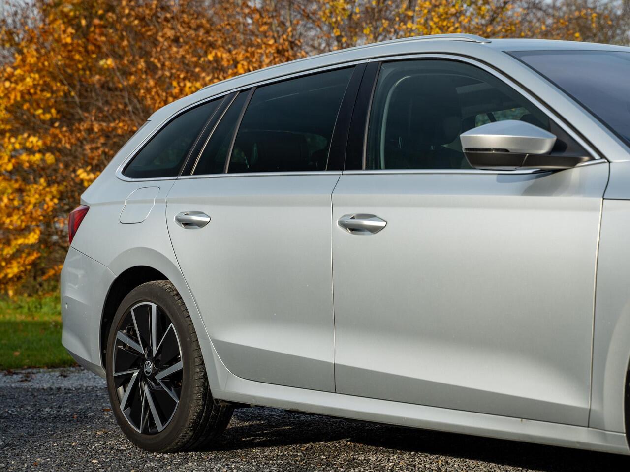 Skoda OCTAVIA Combi 1.4 TSI iV PHEV Business Edition Plus // panorama dak