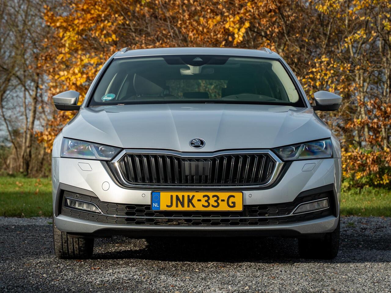 Skoda OCTAVIA Combi 1.4 TSI iV PHEV Business Edition Plus // panorama dak