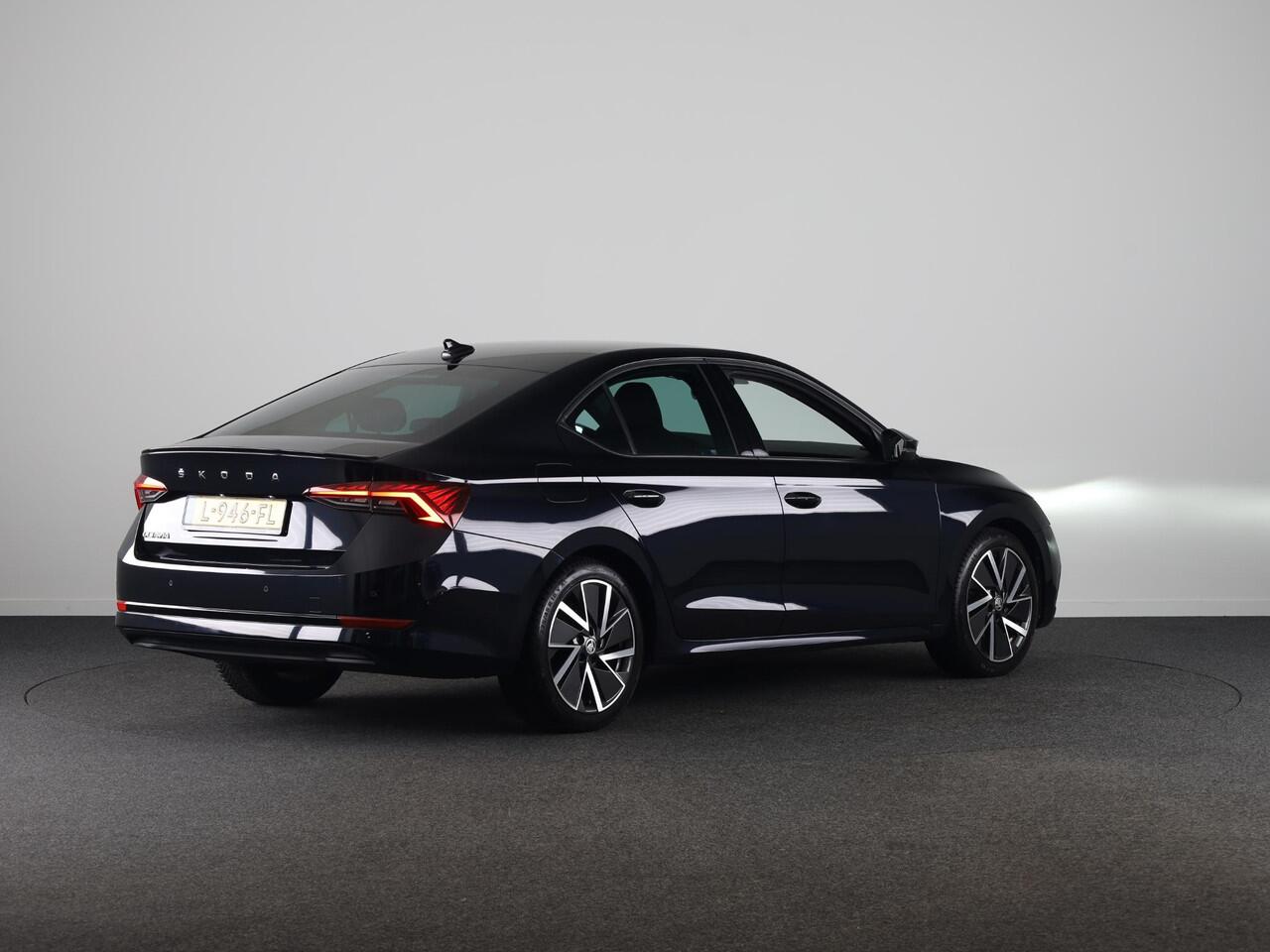 Skoda OCTAVIA 1.0 TSI Sport Business 110 pk | Navigatie | Parkeersensoren | Adaptieve cruise control | LED koplampen | Apple Carplay/Android Auto |