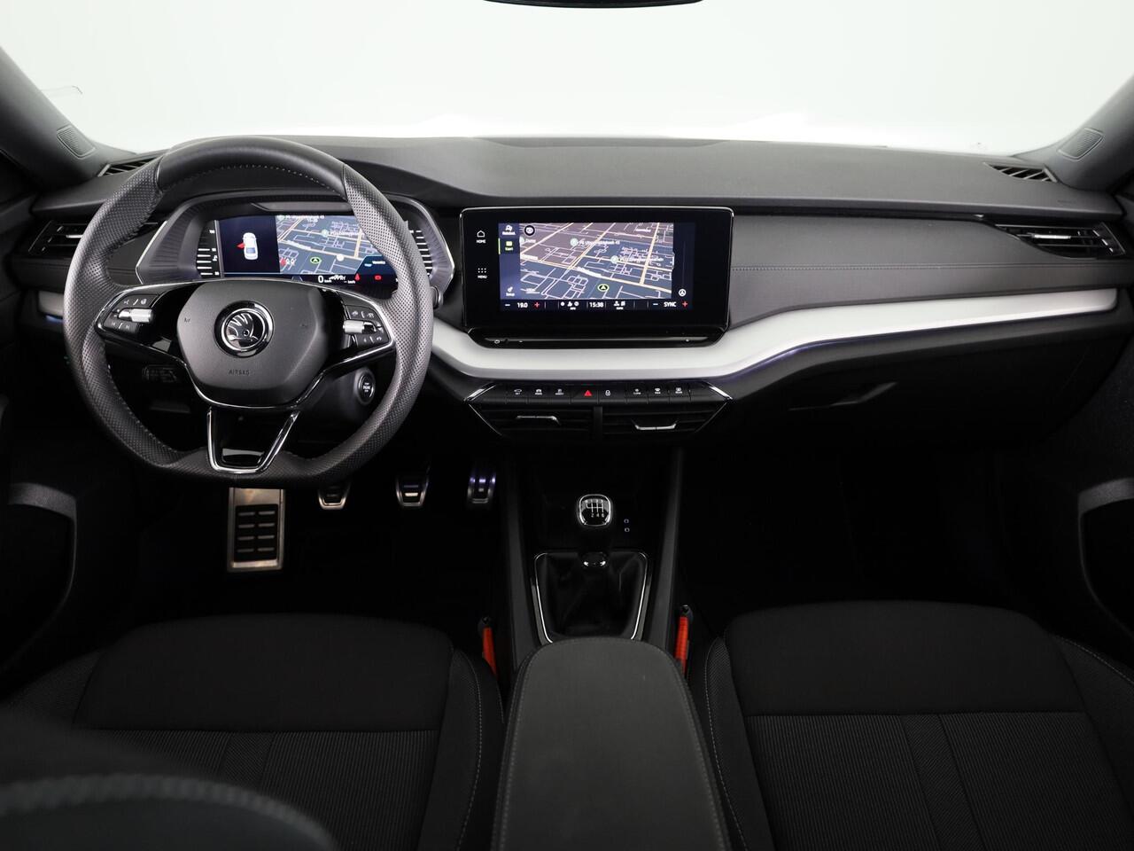 Skoda OCTAVIA 1.0 TSI Sport Business 110 pk | Navigatie | Parkeersensoren | Adaptieve cruise control | LED koplampen | Apple Carplay/Android Auto |