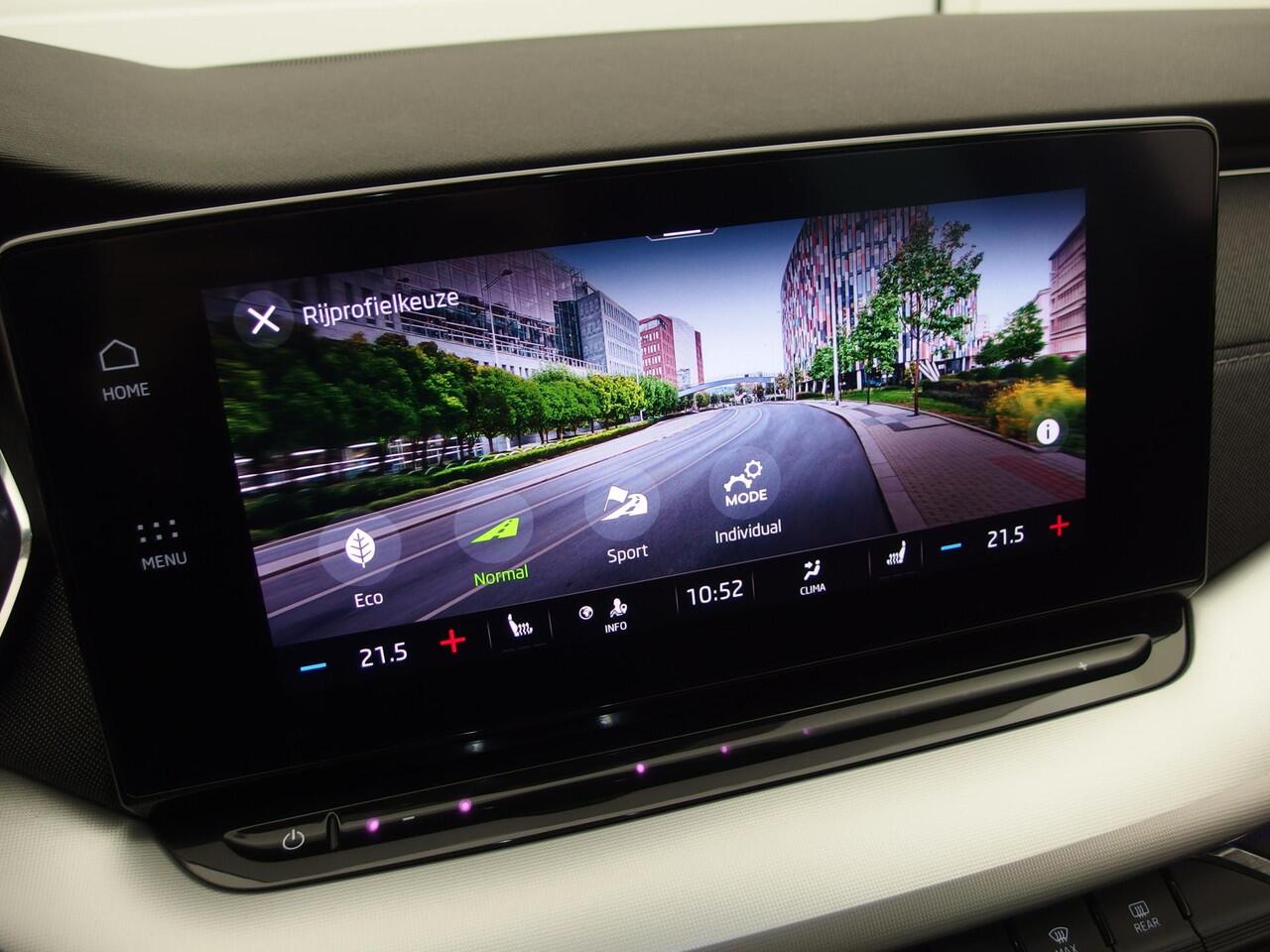 Skoda OCTAVIA Combi 1.5 e-TSI 150PK Business Edition Plus AUTOMAAT / HUD / VIRTUAL / STOELVERW / CAMERA / DAB+ / CARPLAY / CRUISE / PDC / FULL LED