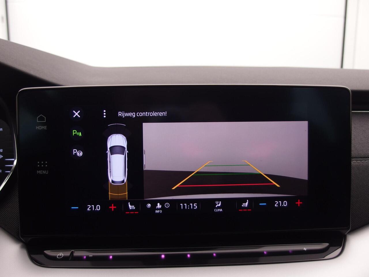 Skoda OCTAVIA Combi 1.0 e-TSI Business Edition Plus AUTOMAAT / LEDER / STOELVERW / CAMERA / KEYLESS / CARPLAY / SFEER / FULL LED / NL-AUTO