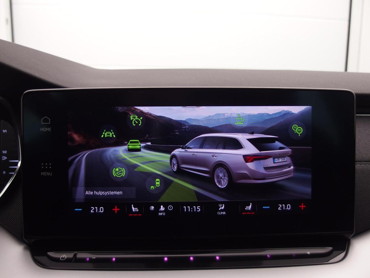 Skoda OCTAVIA Combi 1.0 e-TSI Business Edition Plus AUTOMAAT / LEDER / STOELVERW / CAMERA / KEYLESS / CARPLAY / SFEER / FULL LED / NL-AUTO