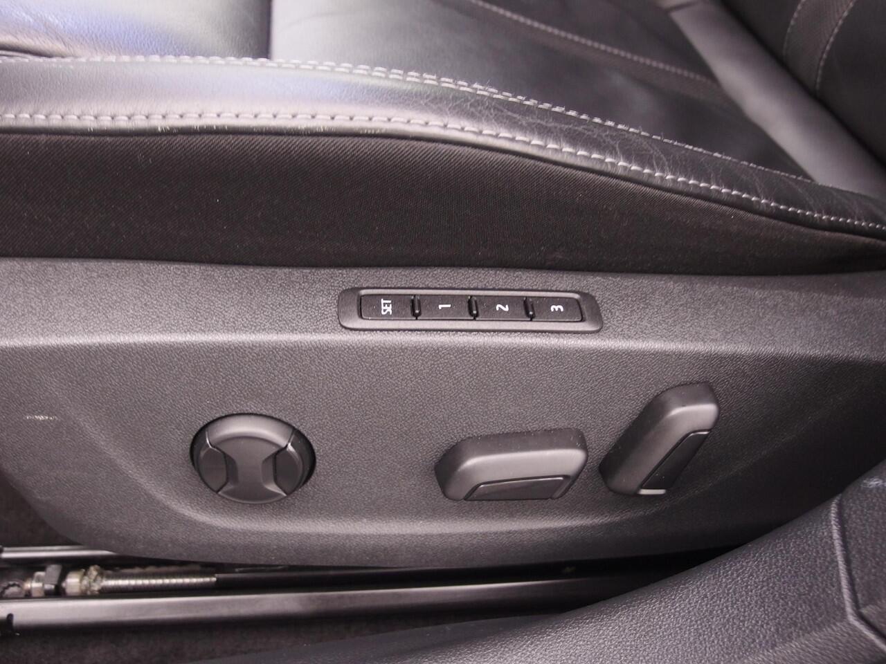 Skoda OCTAVIA Combi 1.0 e-TSI Business Edition Plus AUTOMAAT / LEDER / STOELVERW / CAMERA / KEYLESS / CARPLAY / SFEER / FULL LED / NL-AUTO