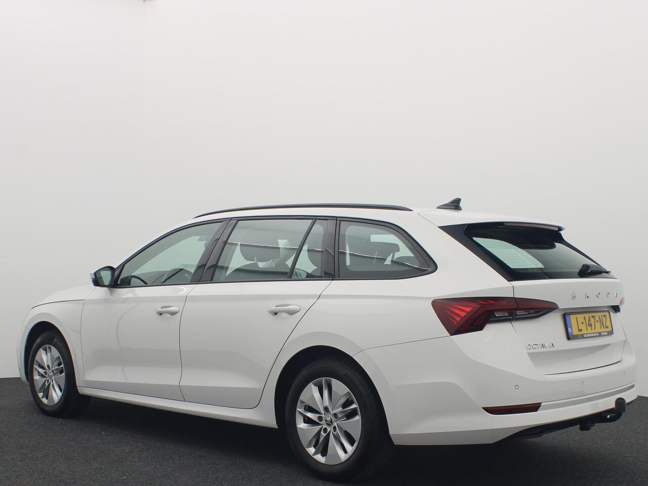 Skoda OCTAVIA Combi 1.0 TSI Business Edition TREKHAAK / FULL LED / CARPLAY / DAB+ / PDC / NAVI / CLIMA / ELEK KOFFER / NL-AUTO