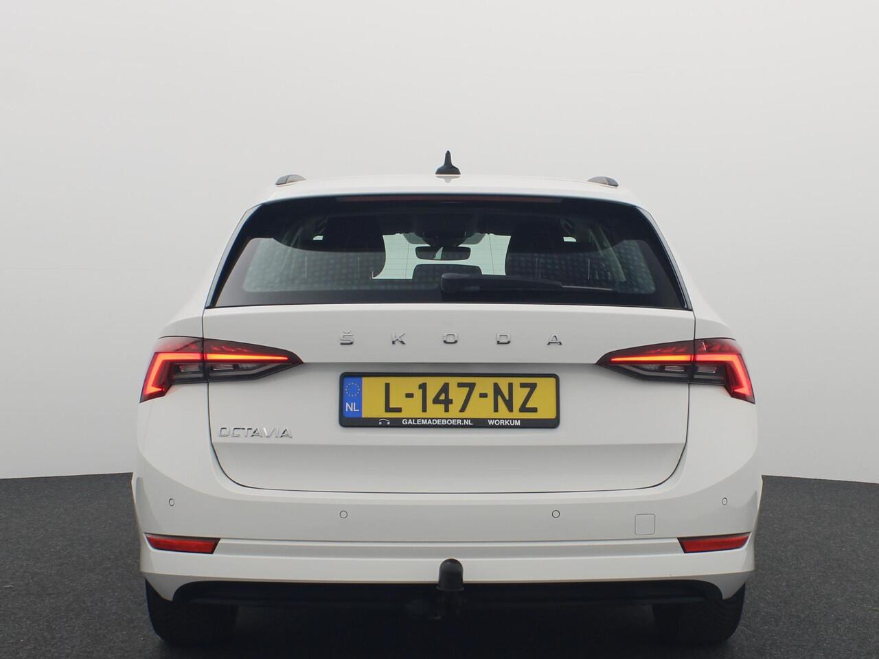 Skoda OCTAVIA Combi 1.0 TSI Business Edition TREKHAAK / FULL LED / CARPLAY / DAB+ / PDC / NAVI / CLIMA / ELEK KOFFER / NL-AUTO