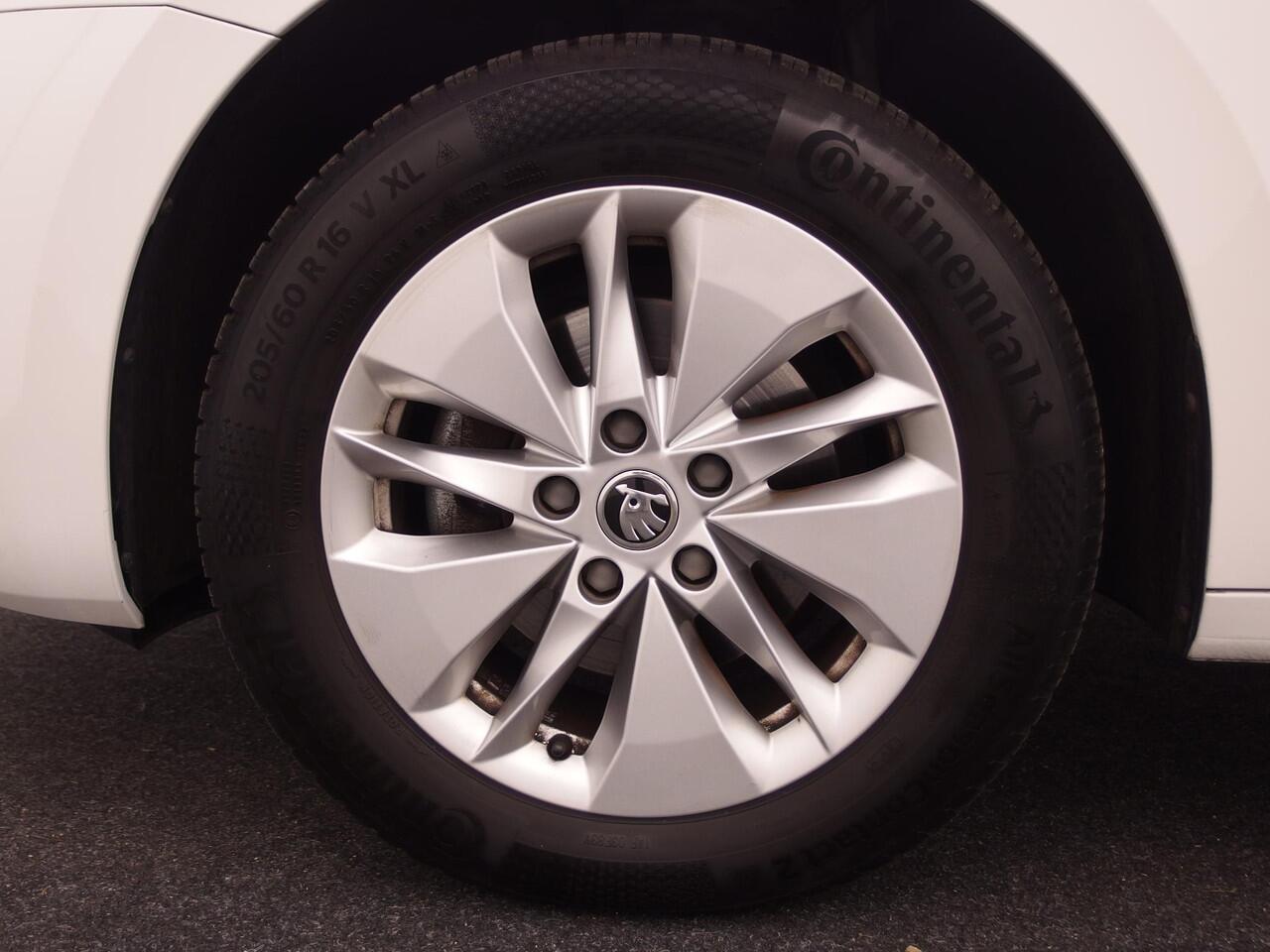 Skoda OCTAVIA Combi 1.0 TSI Business Edition TREKHAAK / FULL LED / CARPLAY / DAB+ / PDC / NAVI / CLIMA / ELEK KOFFER / NL-AUTO