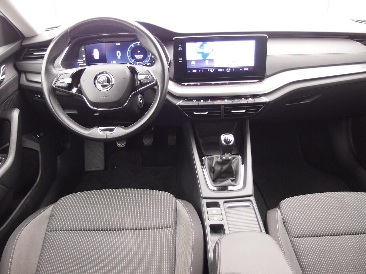 Skoda OCTAVIA Combi 1.0 TSI Business Edition TREKHAAK / FULL LED / CARPLAY / DAB+ / PDC / NAVI / CLIMA / ELEK KOFFER / NL-AUTO