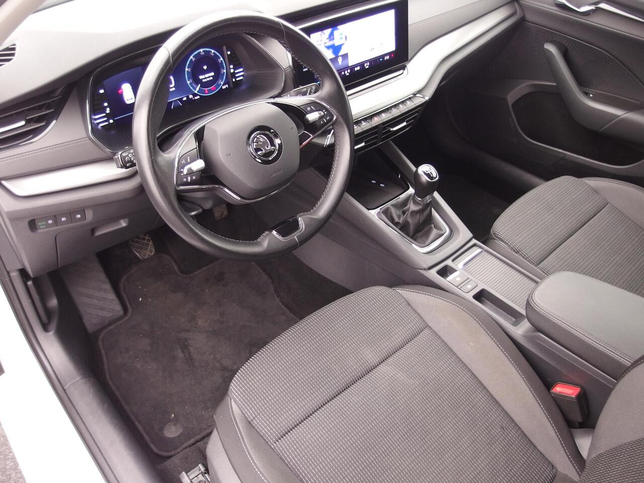 Skoda OCTAVIA Combi 1.0 TSI Business Edition TREKHAAK / FULL LED / CARPLAY / DAB+ / PDC / NAVI / CLIMA / ELEK KOFFER / NL-AUTO