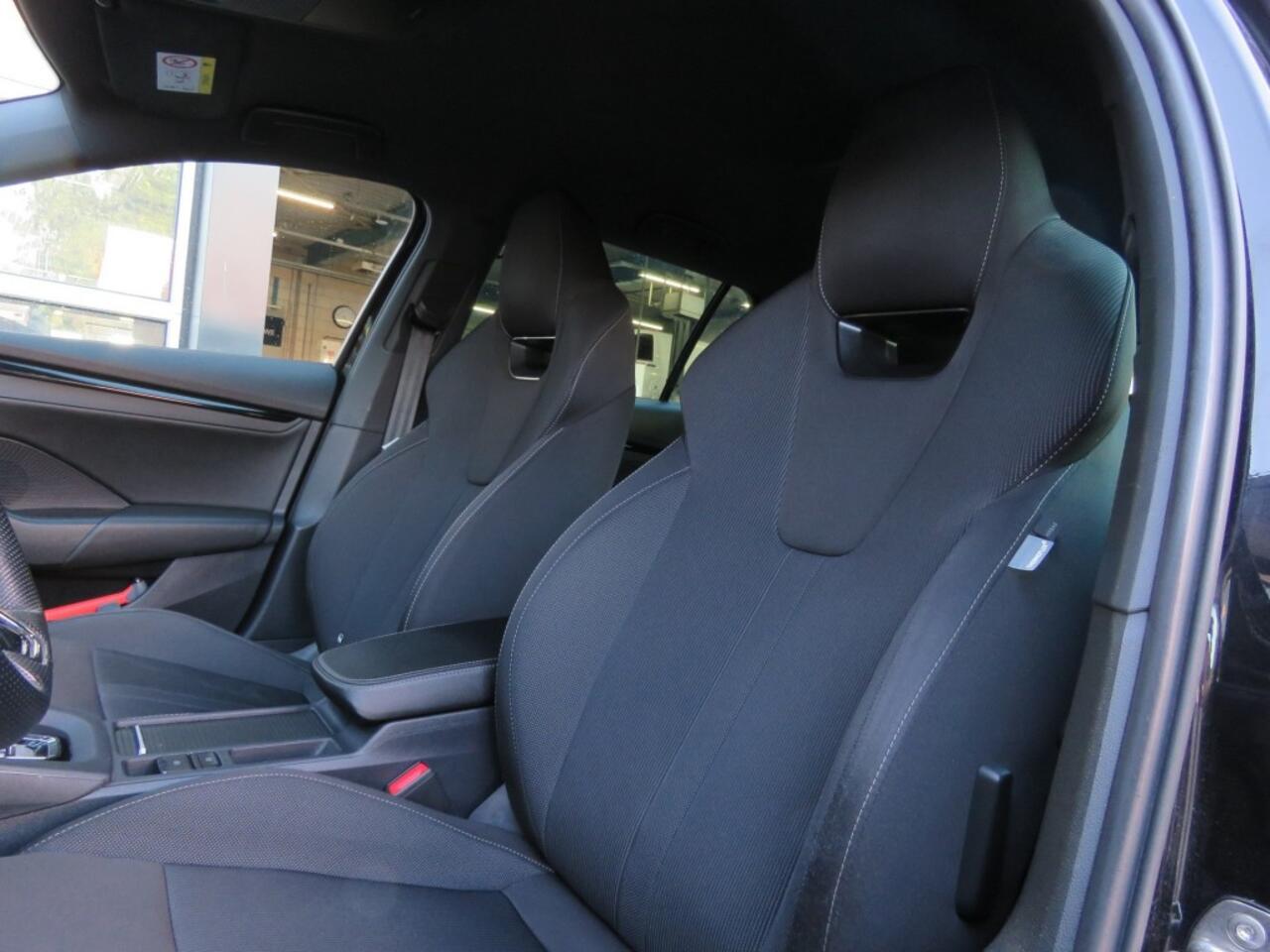 Skoda OCTAVIA 1.0 e-TSI DSG-aut. Sport Business / Sportstoelen / Navi / Zwarte hemel / BOVAG garantie