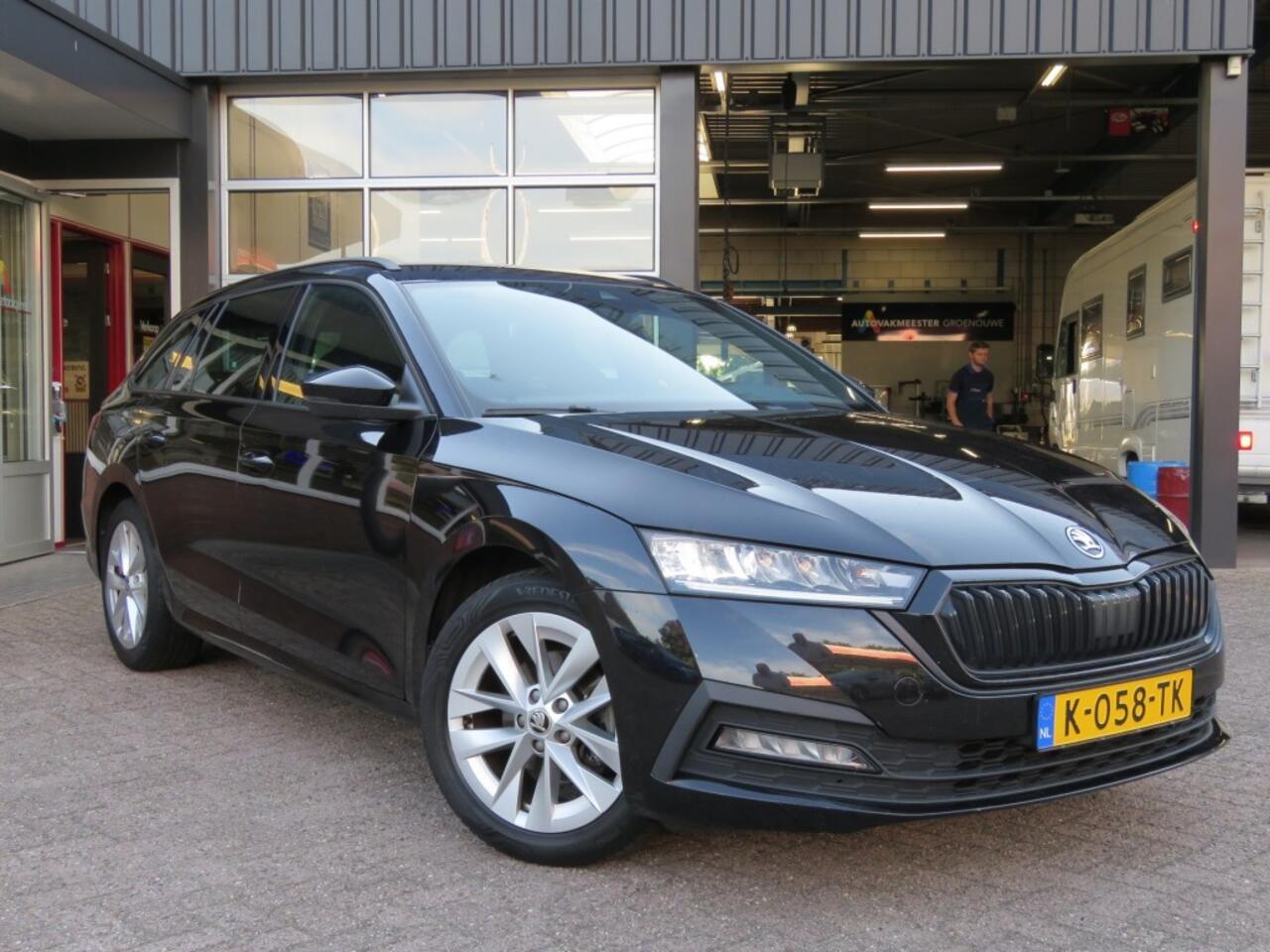 Skoda OCTAVIA 1.0 e-TSI DSG-aut. Sport Business / Sportstoelen / Navi / Zwarte hemel / BOVAG garantie