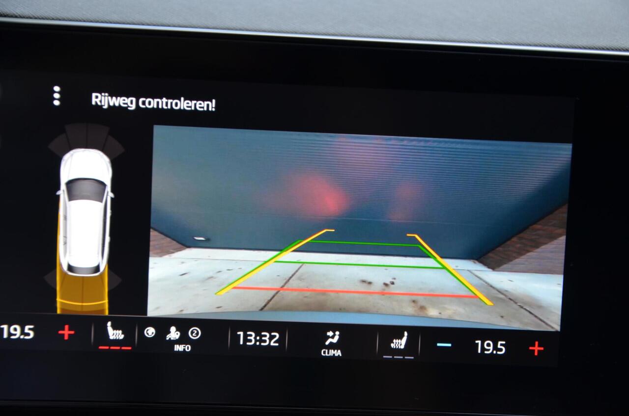 Skoda OCTAVIA Combi 1.4 TSI iV PHEV Business Edition Automaat/Navi/Led/Pdc/Ecc/Stoelverwarming/Virtual cockpit/Cr-Controle/18-Inch Lmv/Panoramadak