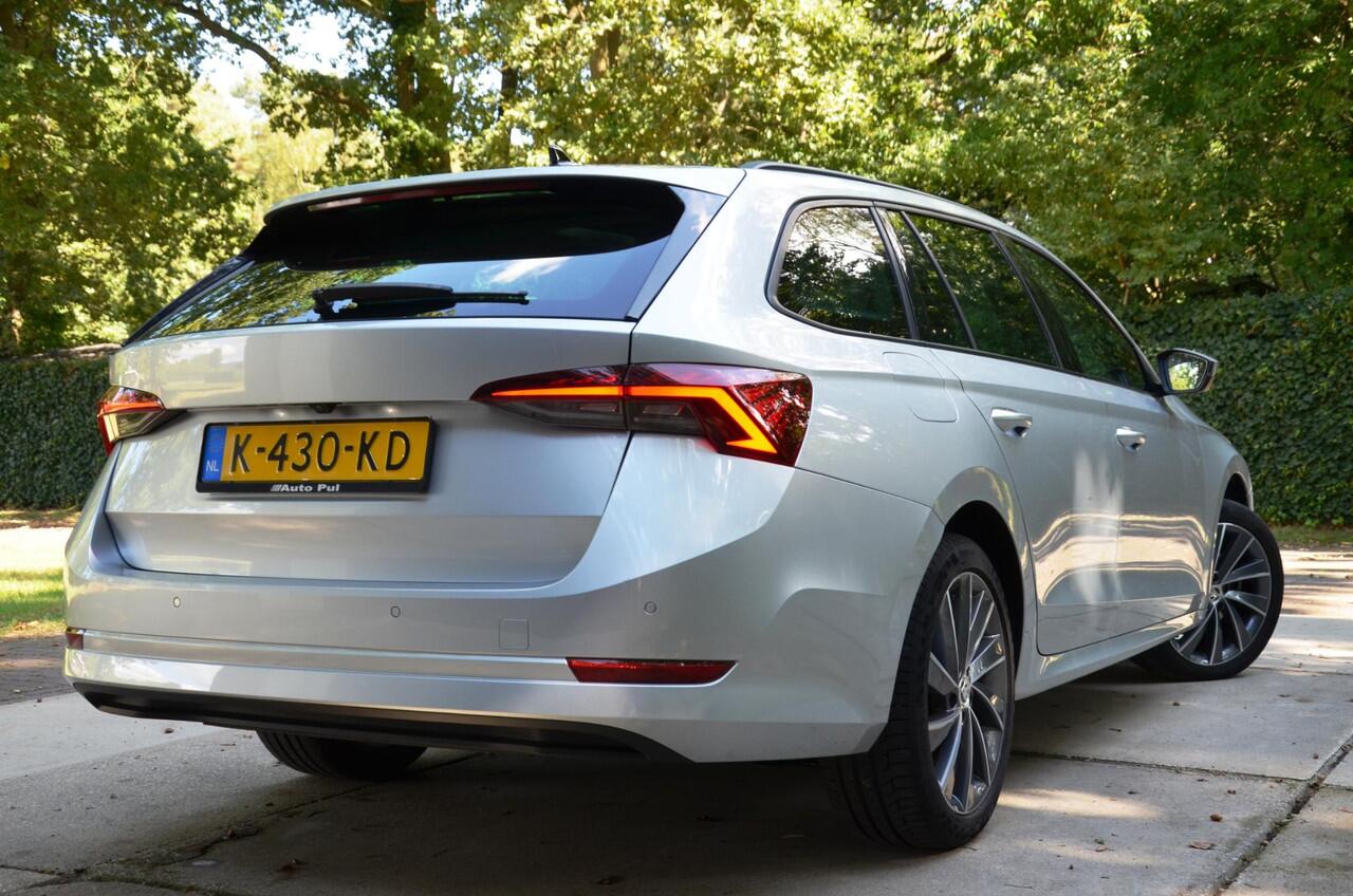 Skoda OCTAVIA Combi 1.4 TSI iV PHEV Business Edition Automaat/Navi/Led/Pdc/Ecc/Stoelverwarming/Virtual cockpit/Cr-Controle/18-Inch Lmv/Panoramadak