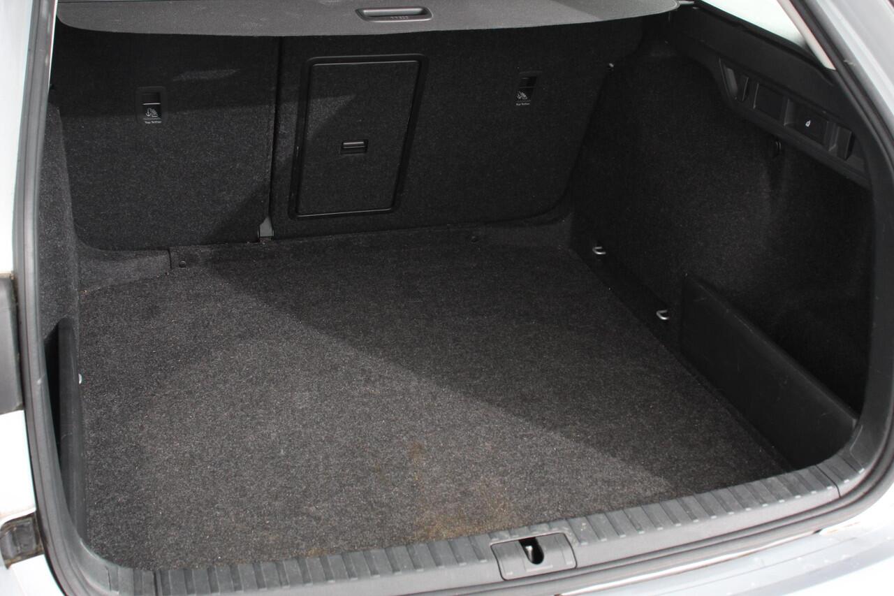 Skoda OCTAVIA Combi 1.0 e-TSI 110pk MHEV DSG Style | Navigatie | Apple Carplay/Android Auto | Parkeersensor achter | Camera | Adaptive Cruise Control | Stoelverwarming | Ledverlichting | Climate Control