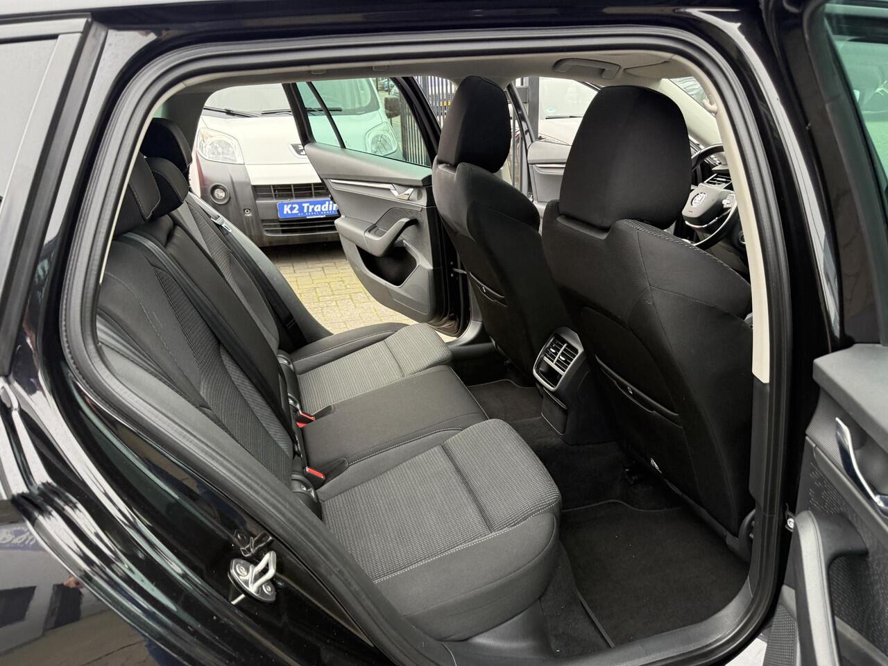 Skoda OCTAVIA Combi 1.0 e-TSI Business Edition Automaat Carplay Virtual Cockpit