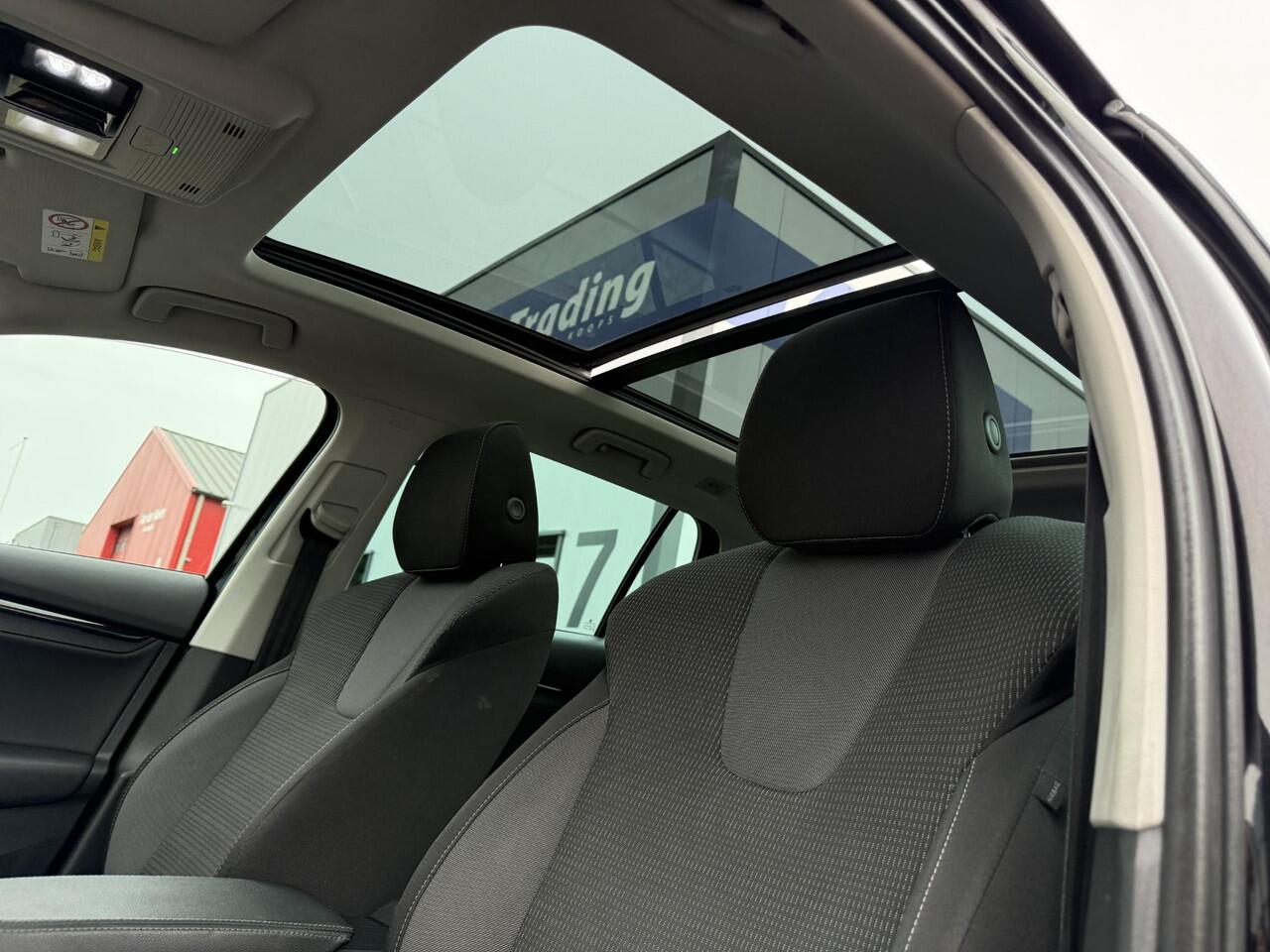 Skoda OCTAVIA Combi 1.0 e-TSI Business Edition Automaat Carplay Virtual Cockpit