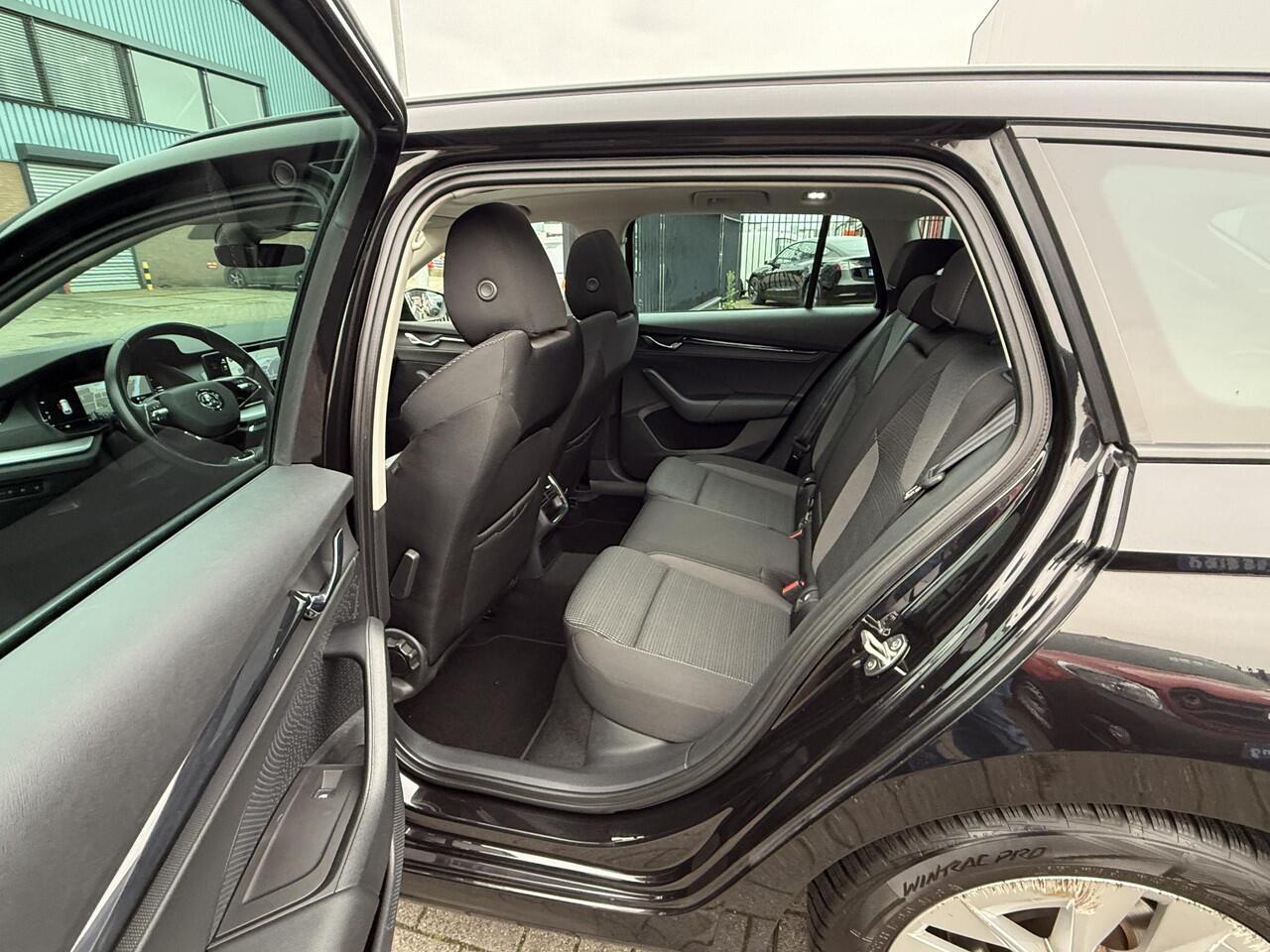 Skoda OCTAVIA Combi 1.0 e-TSI Business Edition Automaat Carplay Virtual Cockpit