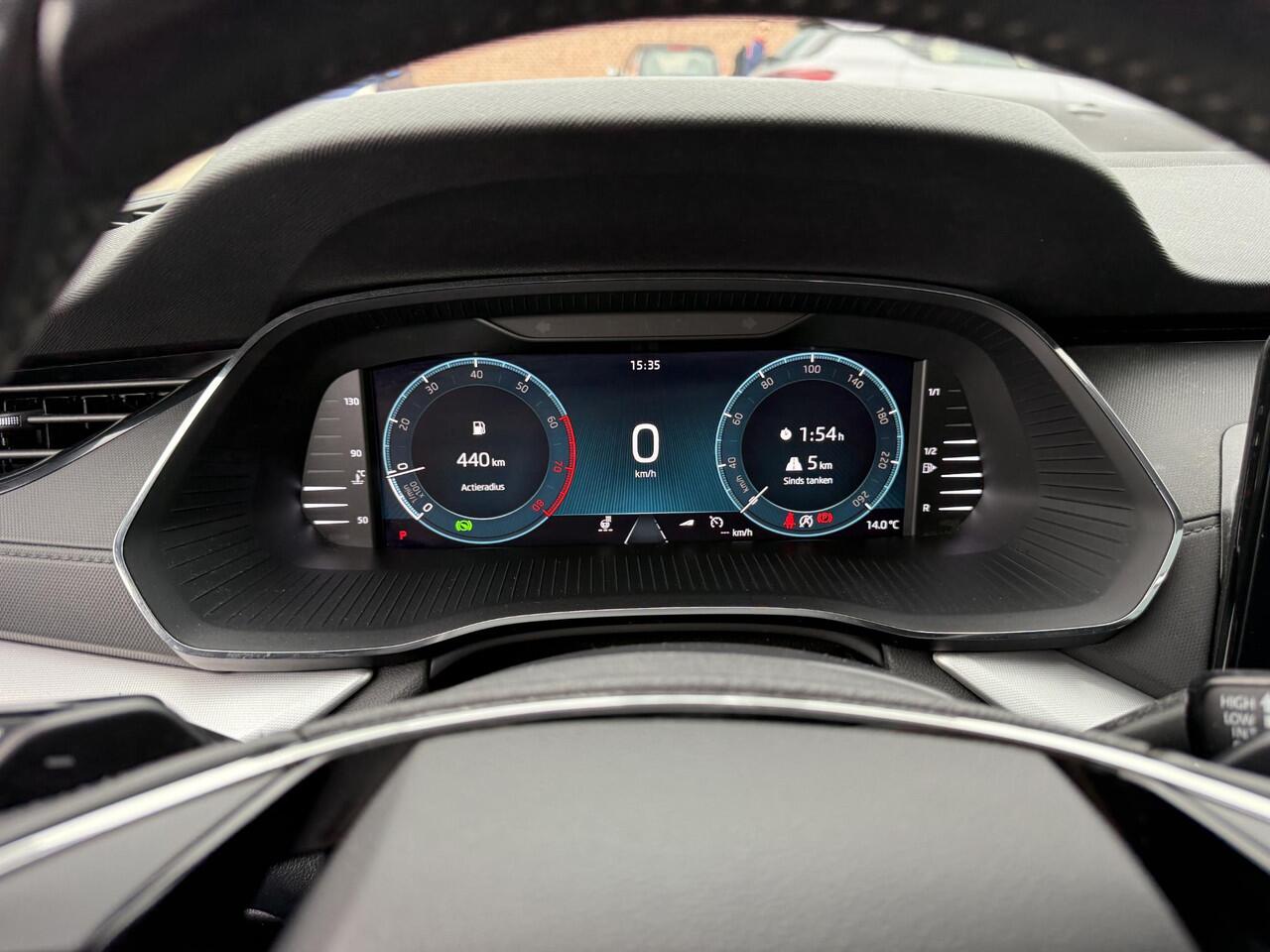 Skoda OCTAVIA Combi 1.0 e-TSI Business Edition Automaat Carplay Virtual Cockpit