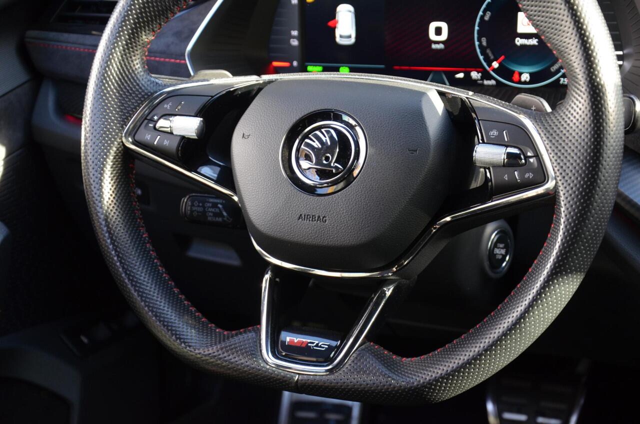 Skoda OCTAVIA Combi 1.4 TSI RS iV PHEV Business Automaat/Led/Navi/Pdc/Ecc/Stoelverwarming/Virtueel dashboard/Privacy-Glass/Cr-Controle/18-Inch Lmv/RS uitvoering