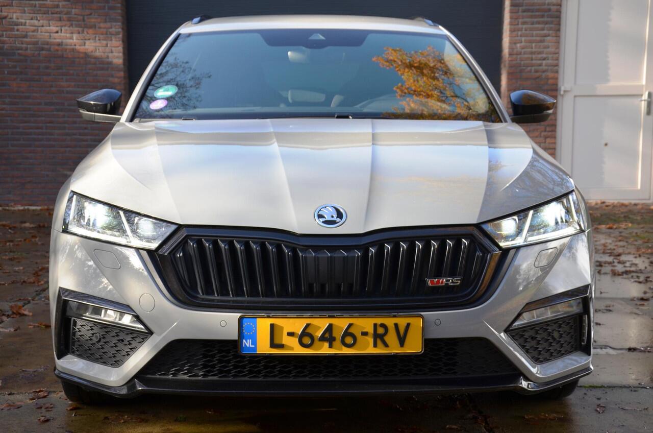 Skoda OCTAVIA Combi 1.4 TSI RS iV PHEV Business Automaat/Led/Navi/Pdc/Ecc/Stoelverwarming/Virtueel dashboard/Privacy-Glass/Cr-Controle/18-Inch Lmv/RS uitvoering