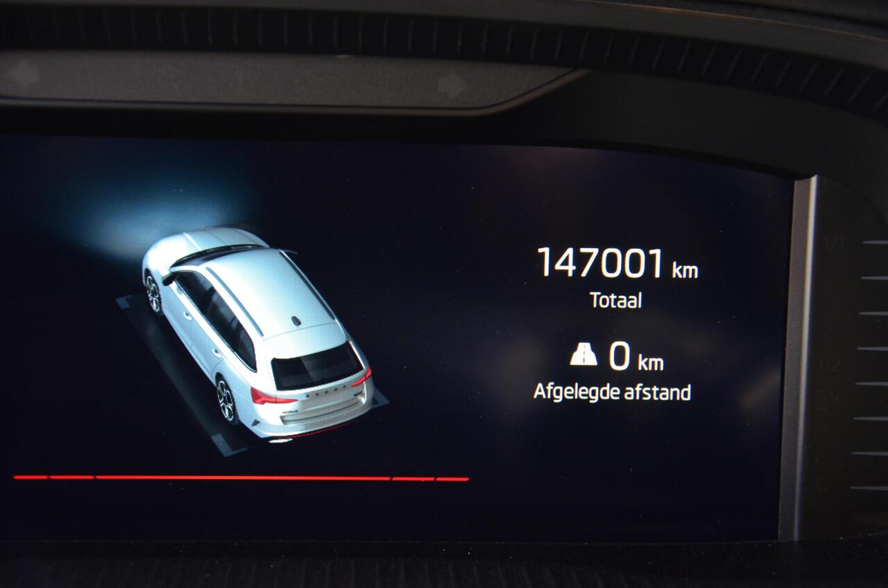 Skoda OCTAVIA Combi 1.4 TSI RS iV PHEV Business Automaat/Led/Navi/Pdc/Ecc/Stoelverwarming/Virtueel dashboard/Privacy-Glass/Cr-Controle/18-Inch Lmv/RS uitvoering