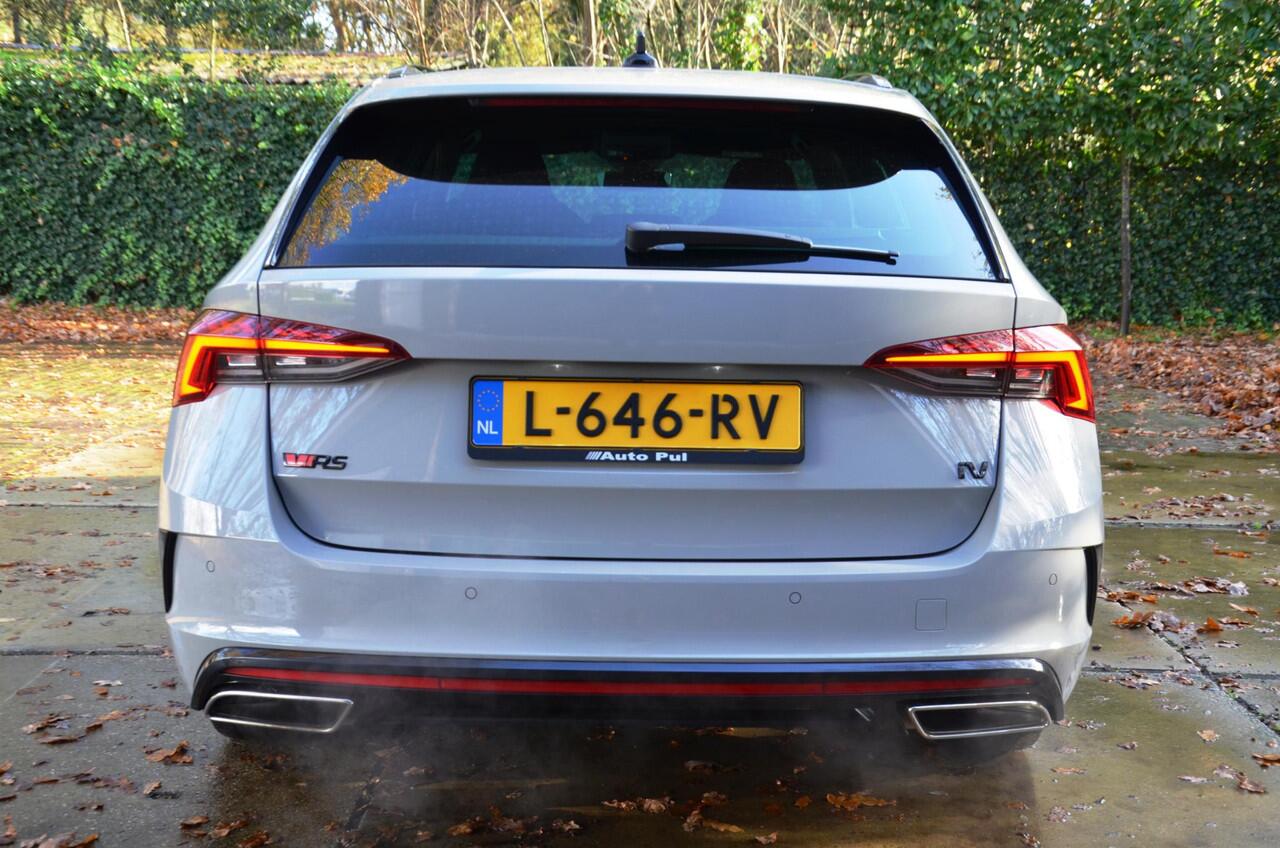 Skoda OCTAVIA Combi 1.4 TSI RS iV PHEV Business Automaat/Led/Navi/Pdc/Ecc/Stoelverwarming/Virtueel dashboard/Privacy-Glass/Cr-Controle/18-Inch Lmv/RS uitvoering