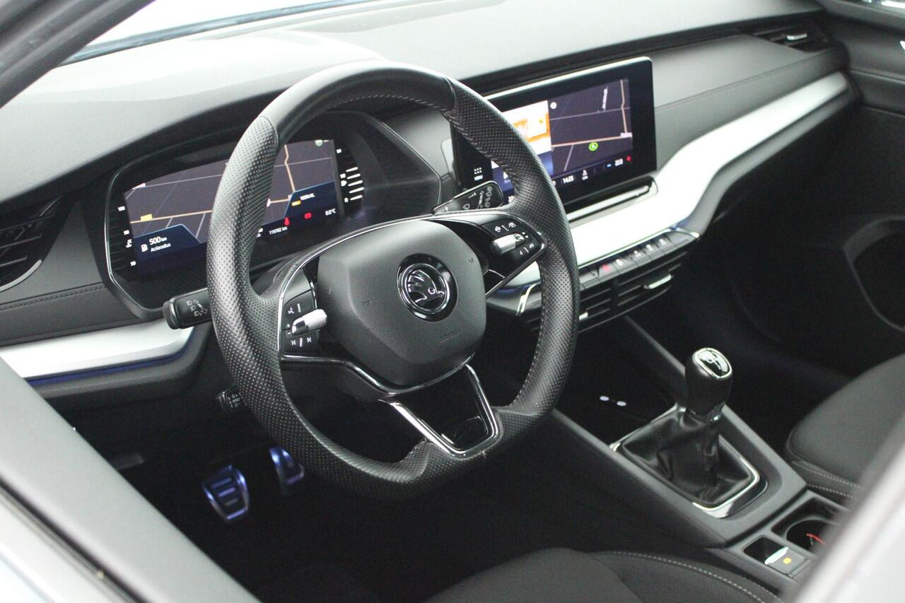 Skoda OCTAVIA Combi 1.0 TSI 110pk Sport Business Trekhaak Camera ACC Navigatie