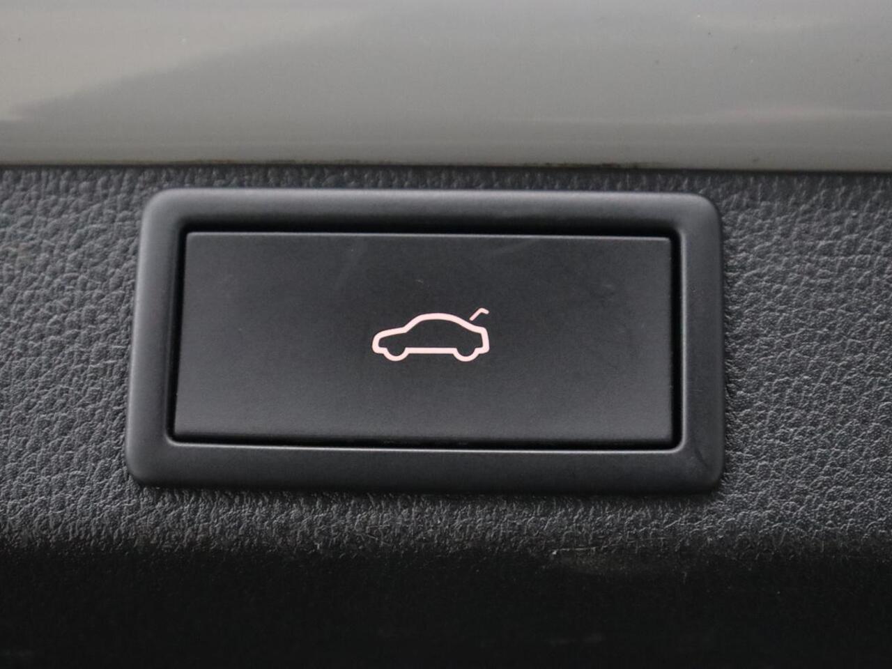 Skoda OCTAVIA 1.4 TSI RS iV PHEV Business | Stoelverwarming | Adaptive cruise | Matrix LED | Side Assist | Camera | Carplay | Navigatie | Sfeerverlichting | Virtual Cockpit | Sportstoelen | Plug In