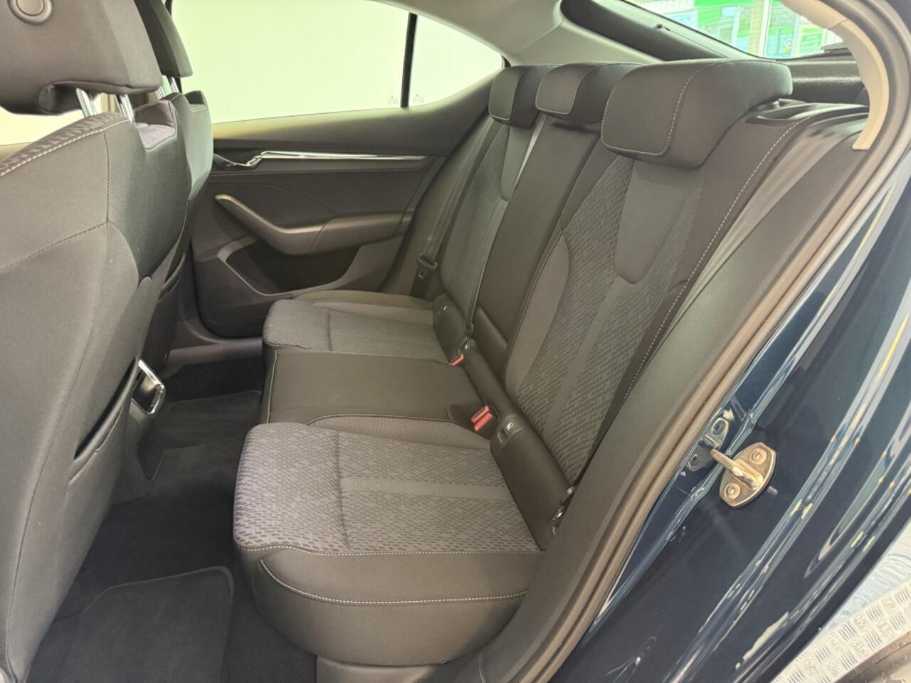 Skoda OCTAVIA 1.0 TSI Style Apple/Android, Stoelverwarming