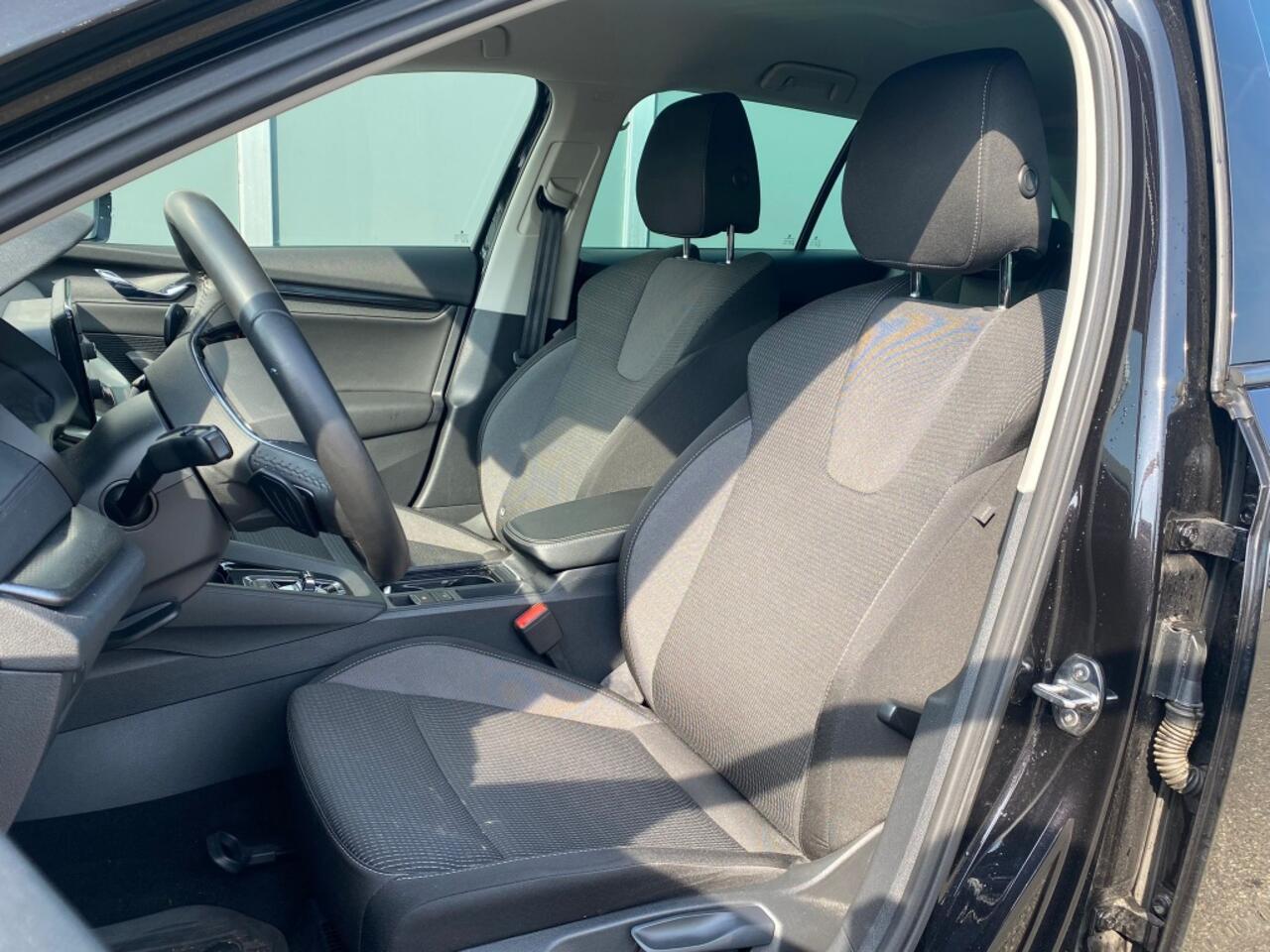 Skoda OCTAVIA Combi 1.5 e-TSI 150pk DSG Business Edition | Camera | 18"Lmv | C