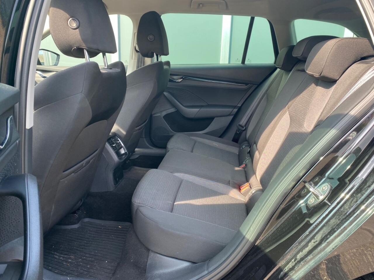 Skoda OCTAVIA Combi 1.5 e-TSI 150pk DSG Business Edition | Camera | 18"Lmv | C