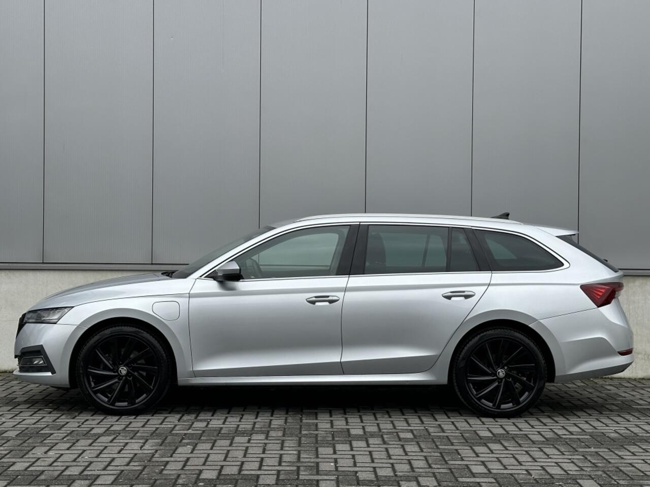 Skoda OCTAVIA Combi 1.4 TSI iV BnsEd. STANDKACHEL NAVI PDC CR CONTROL ELEK PAKKET EC