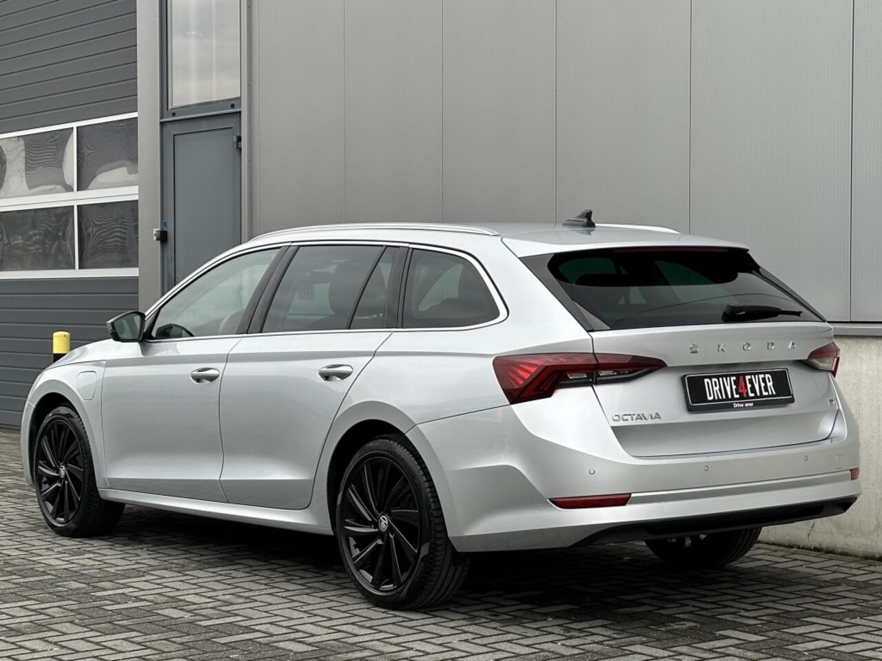 Skoda OCTAVIA Combi 1.4 TSI iV BnsEd. STANDKACHEL NAVI PDC CR CONTROL ELEK PAKKET EC