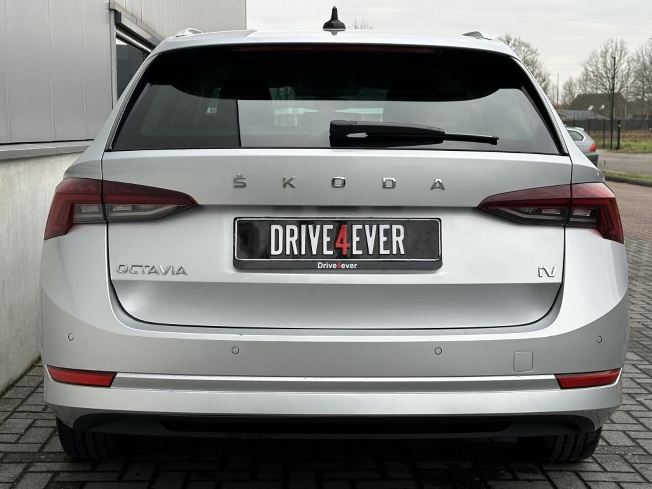 Skoda OCTAVIA Combi 1.4 TSI iV BnsEd. STANDKACHEL NAVI PDC CR CONTROL ELEK PAKKET EC