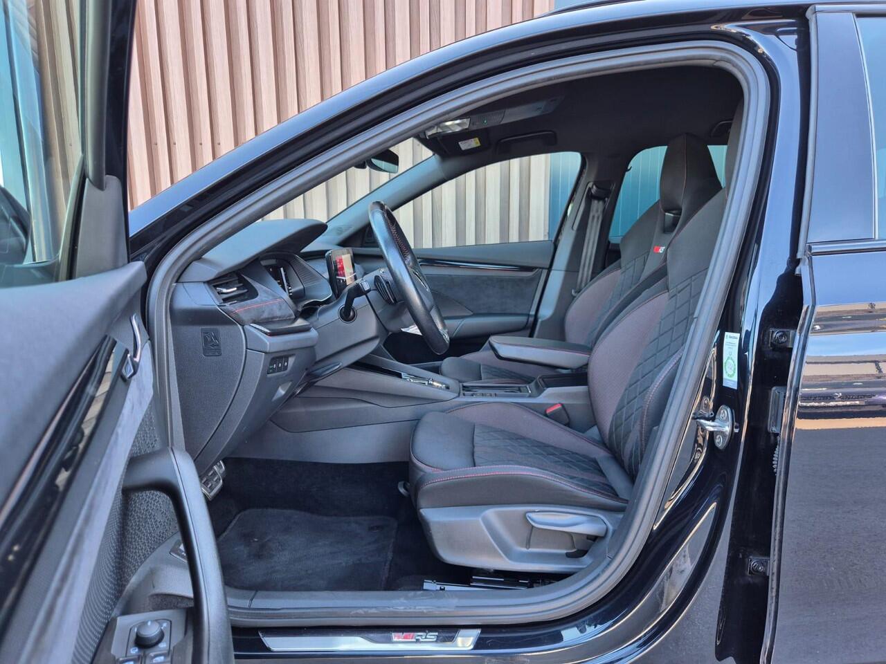 Skoda OCTAVIA Combi 1.4 TSI 245pk RS iV PHEV Business | Matrix | Virtual | Carplay | Stuur - stoelverw.