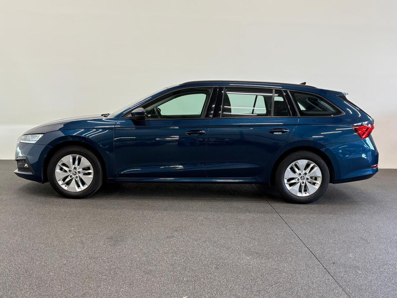 Skoda OCTAVIA Combi 1.0 e-TSI Business Edition Navigatie Apple Carplay/Android Auto Parkeersensoren Adaptive Cruise Control Virtual Cockpit Full Led Climate Control Lichtmetalen velgen