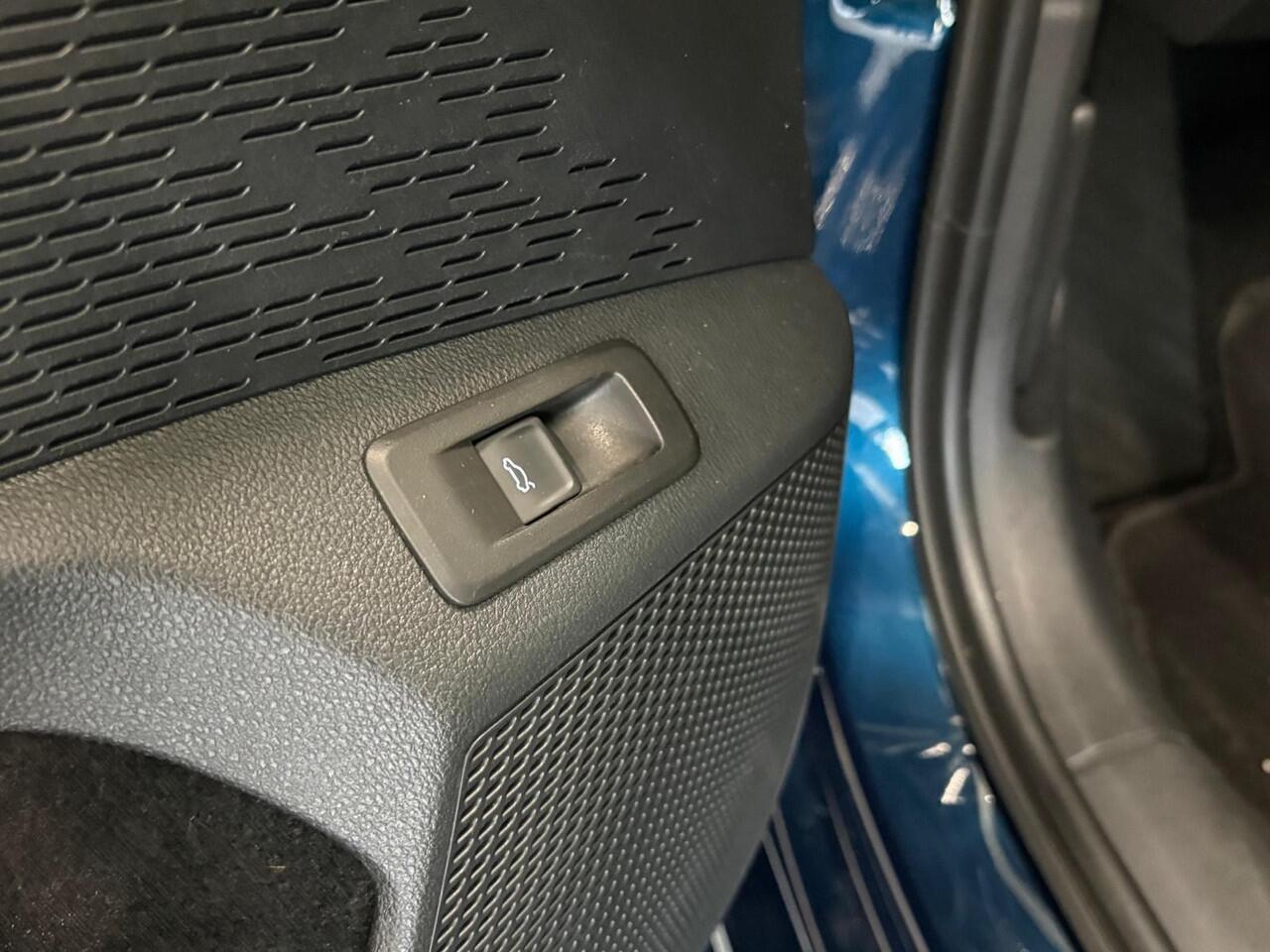 Skoda OCTAVIA Combi 1.0 e-TSI Business Edition Navigatie Apple Carplay/Android Auto Parkeersensoren Adaptive Cruise Control Virtual Cockpit Full Led Climate Control Lichtmetalen velgen