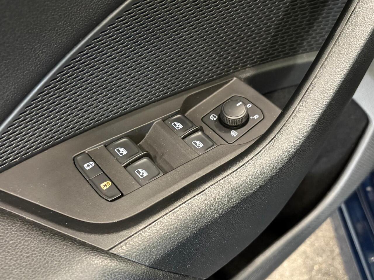 Skoda OCTAVIA Combi 1.0 e-TSI Business Edition Navigatie Apple Carplay/Android Auto Parkeersensoren Adaptive Cruise Control Virtual Cockpit Full Led Climate Control Lichtmetalen velgen