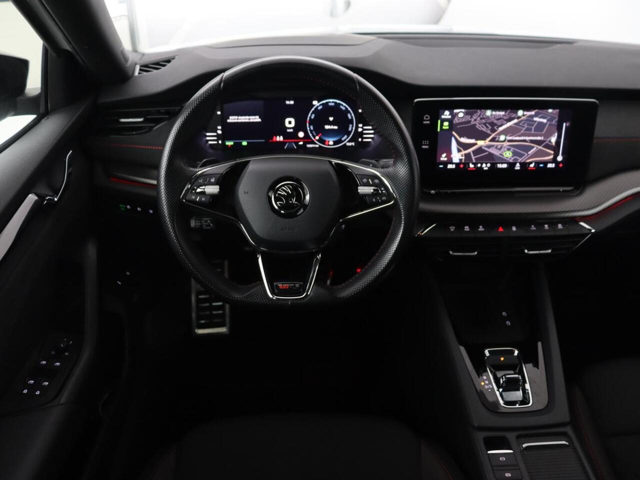 Skoda OCTAVIA 1.4 TSI RS iV PHEV | Stoelverwarming | Head-Up | Matrix LED | Sfeerverlichting | Adaptive cruise | Side Assist | Carplay | Sportstoelen | Achterbankverwarming | Camera | Navigatie | Plug In